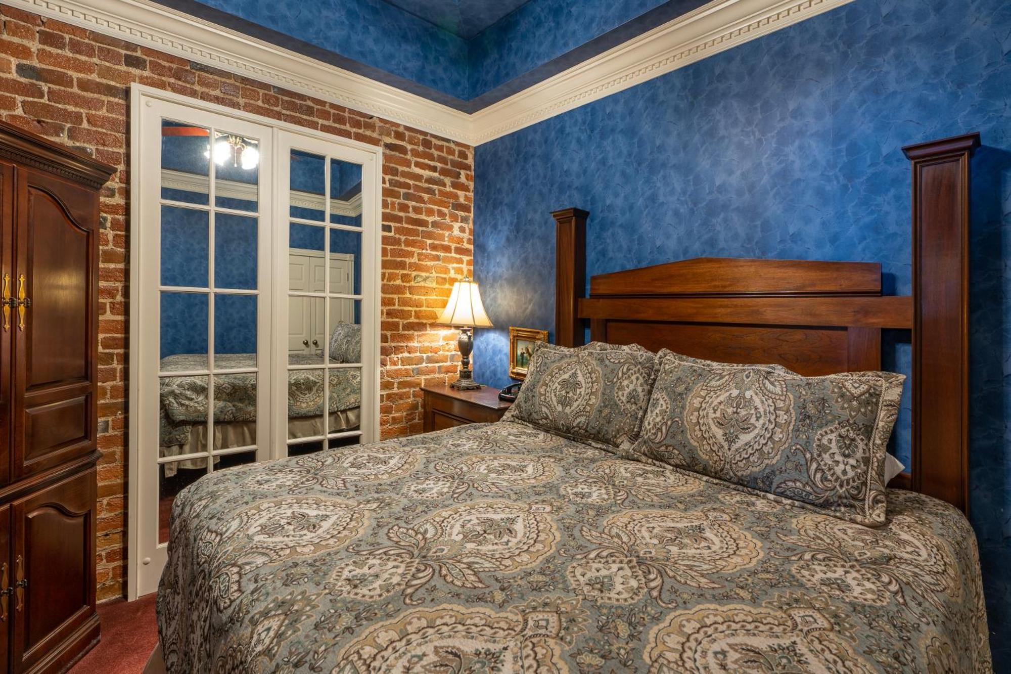 Quarter House Suites Новый Орлеан Экстерьер фото