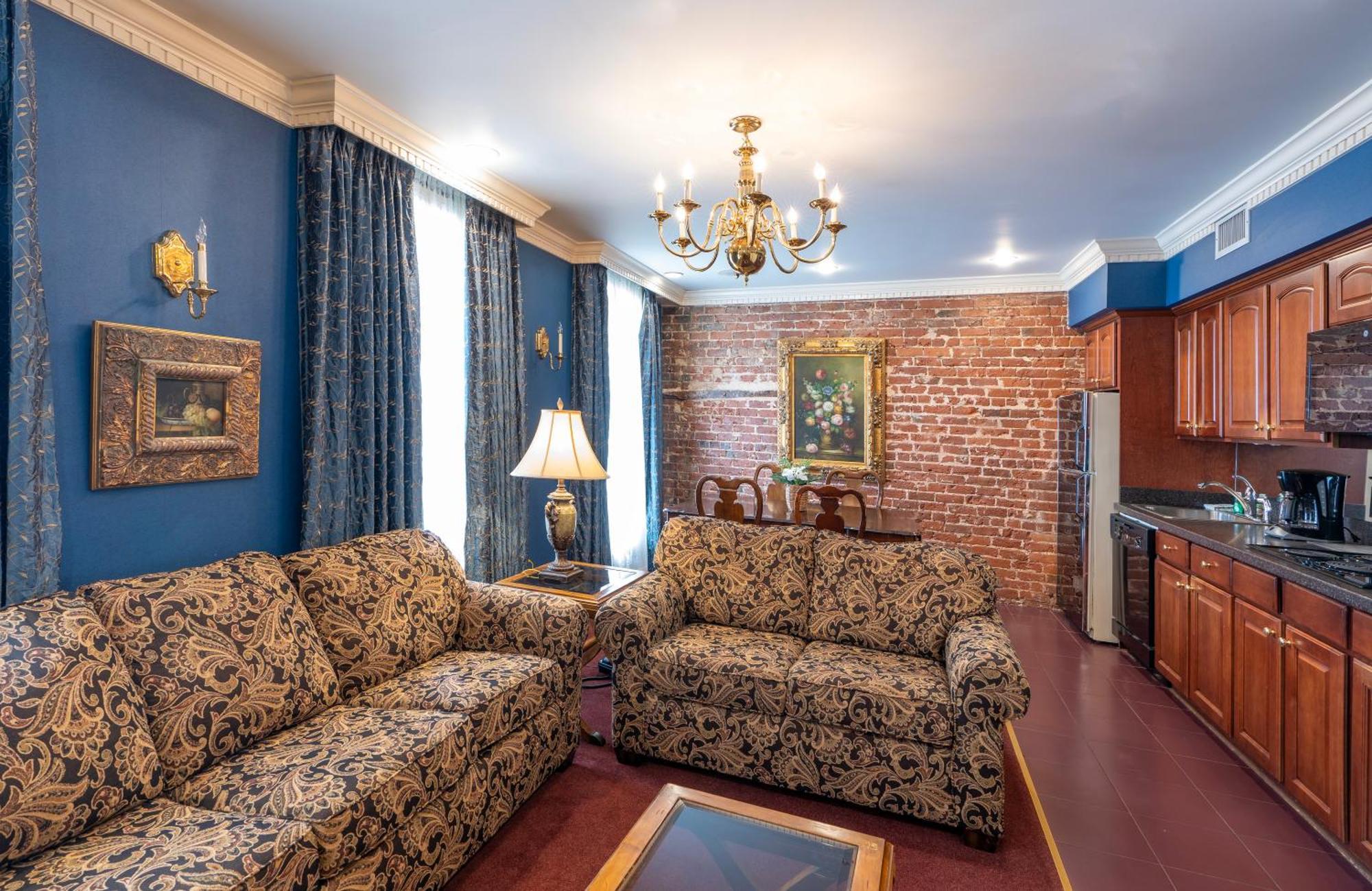 Quarter House Suites Новый Орлеан Экстерьер фото